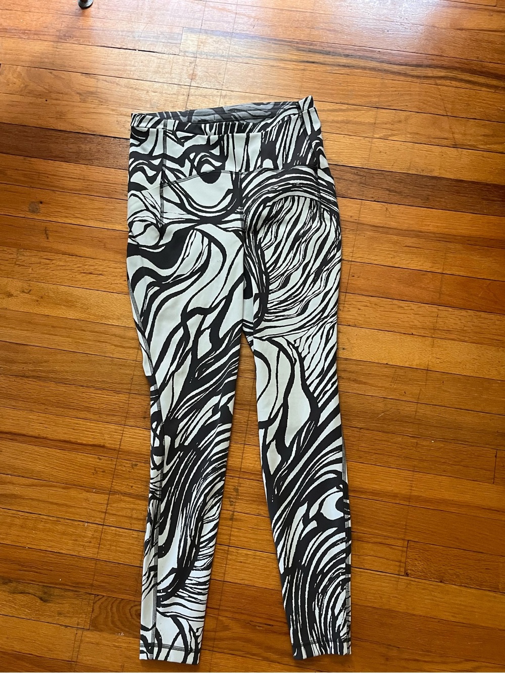 Lululemon speed tight size 8